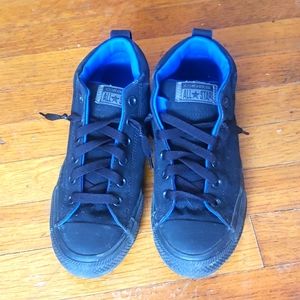 Black and blue Converse size 6